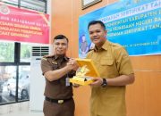 Bupati Bantaeng Uji Nurdin Serahkan Tanah Hibah Untuk Pembangunan Kantor Kejaksaan