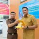 Bupati Bantaeng Uji Nurdin Serahkan Tanah Hibah Untuk Pembangunan Kantor Kejaksaan