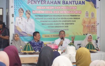Penyerahan Bantuan Hibah Program BKK Pemprov Sulsel Kolaborasi Pemprov Sulsel, Pemkab Jeneponto, dan Dekranasda Dorong Penguatan Ekonomi Lokal
