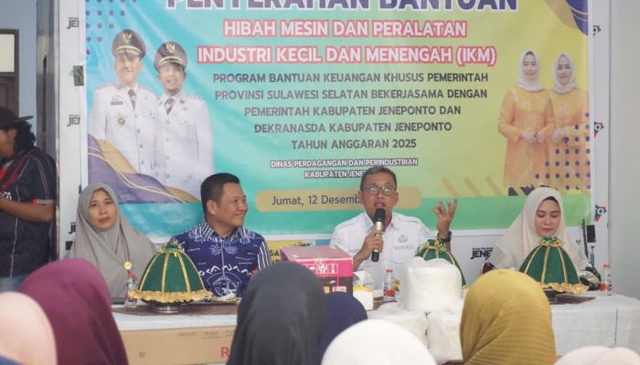 Penyerahan Bantuan Hibah Program BKK Pemprov Sulsel Kolaborasi Pemprov Sulsel, Pemkab Jeneponto, dan Dekranasda Dorong Penguatan Ekonomi Lokal